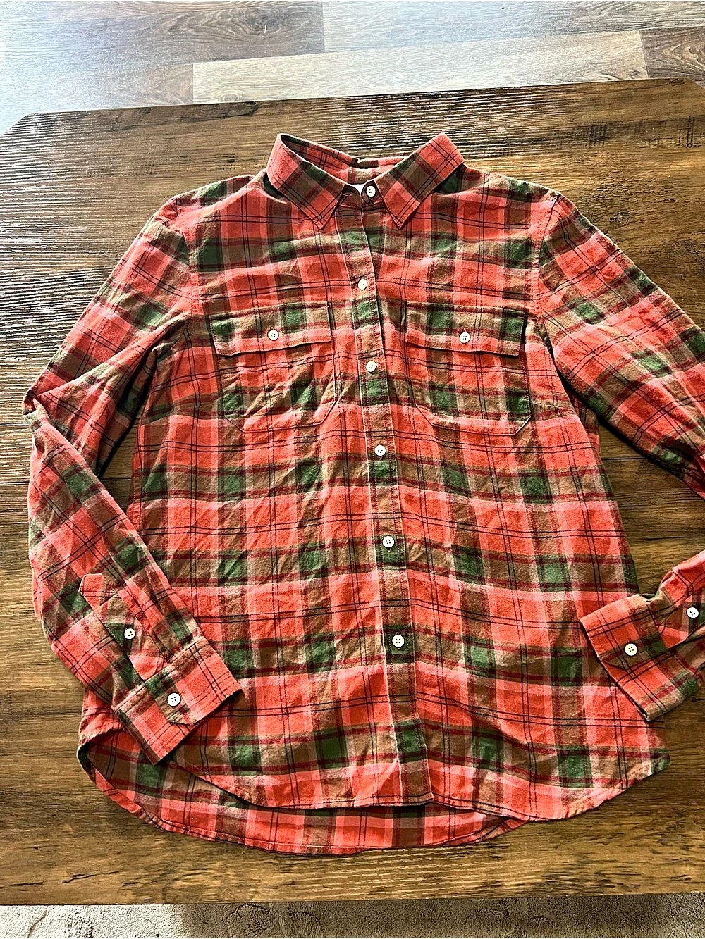 L.L. Bean Plaid Button Down Shirt in Red & Green Size 8 Like New